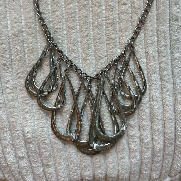 NY statement silver tone necklace - Picture 2 of 3